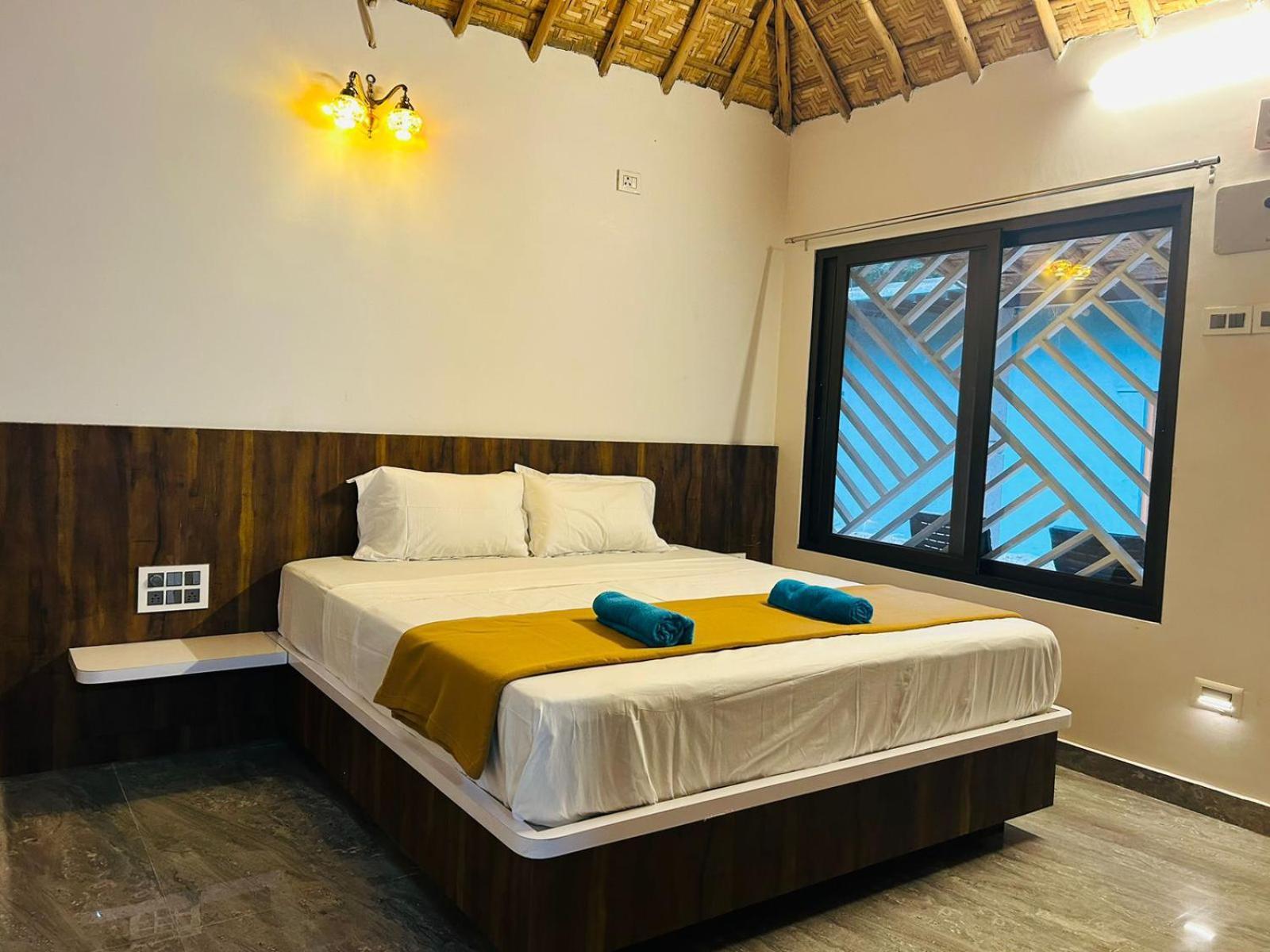 Hampi Village Resort & Tutti Cafe Esterno foto