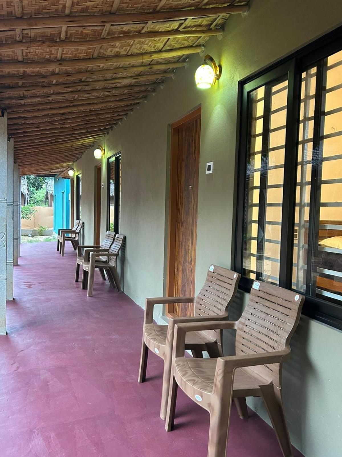 Hampi Village Resort & Tutti Cafe Esterno foto