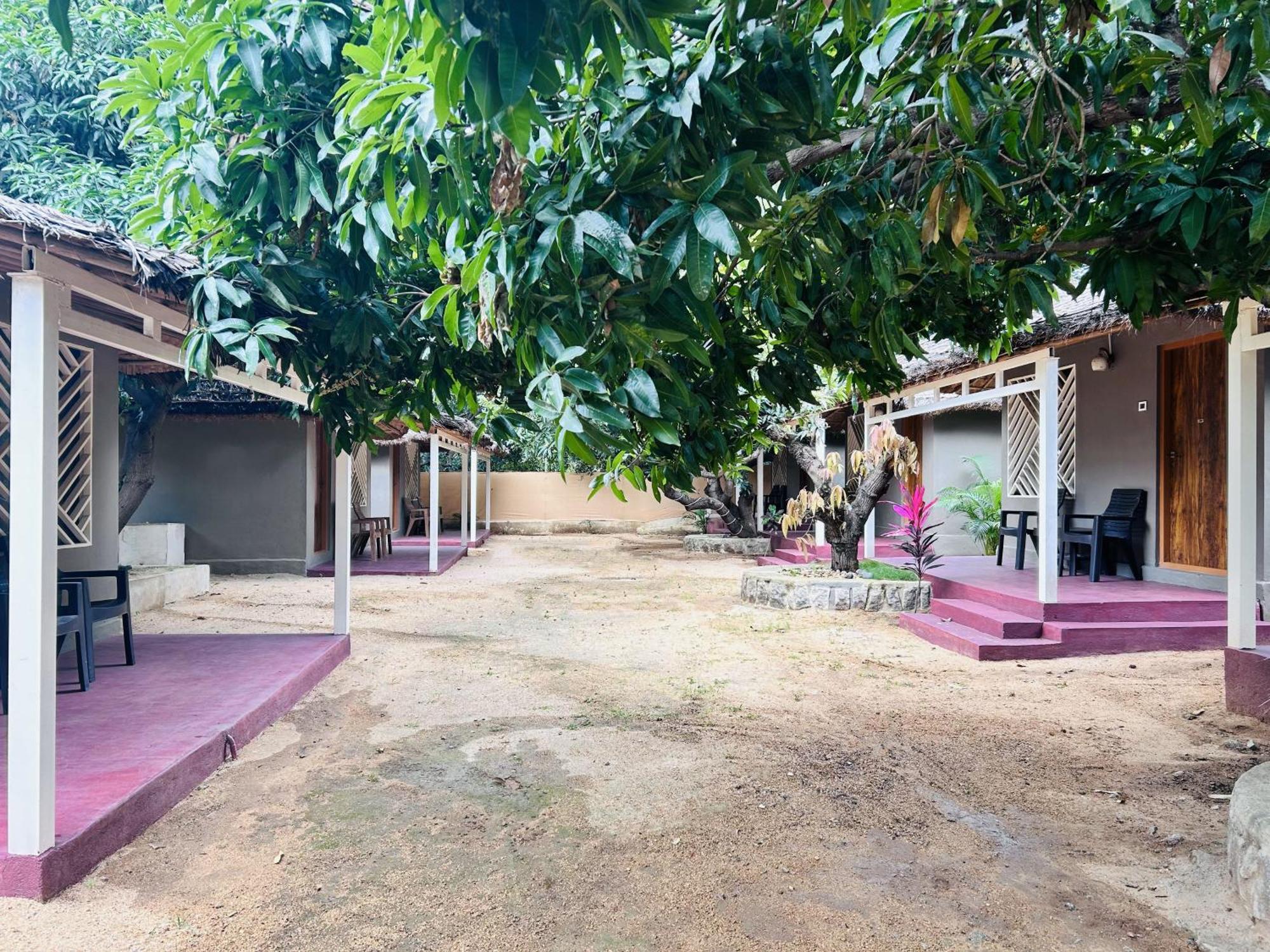 Hampi Village Resort & Tutti Cafe Esterno foto